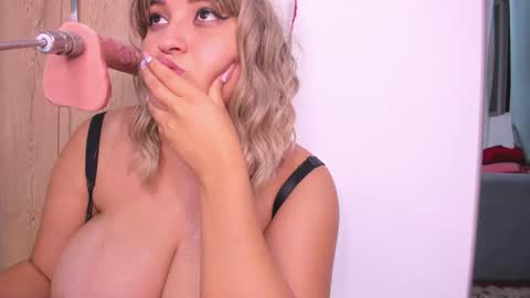 Snapshot of adilaghazali chatting on 12-20-24, 07:33 Adila online show from 12-20-24, 07:33