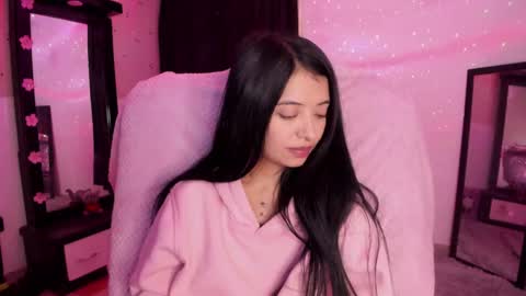 Snapshot of adorabolt chatting on 01-21-25, 02:11 Stormi online show from 01-21-25, 02:11