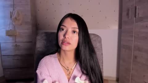 Snapshot of adorabolt chatting on 09-16-25, 06:42 Stormi online show from 09-16-25, 06:42