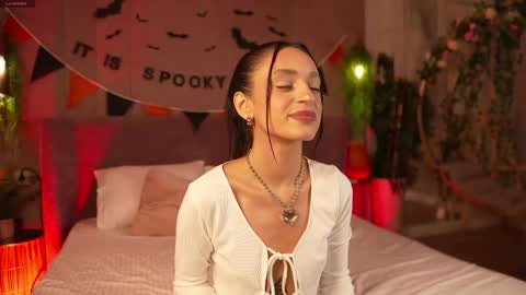 adoracortes online show from 10-31-25, 05:08