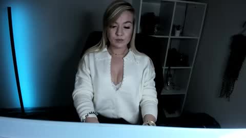 AdrenalinLaura online show from 11-14-25, 06:34