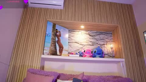 Adri crof online show from 10-11-25, 04:12