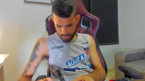 Snapshot of adri_sexboy229 chatting on 09-18-25, 02:02 adri_sexboy229 online show from 09-18-25, 02:02