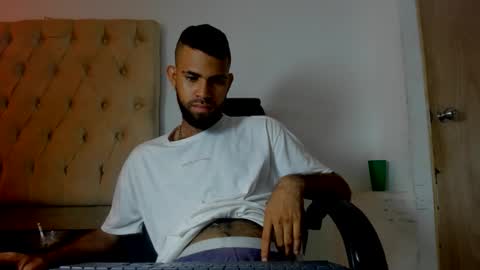 Snapshot of adri_sexboy229 chatting on 09-23-25, 02:03 adri_sexboy229 online show from 09-23-25, 02:03