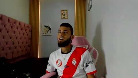 Snapshot of adri_sexboy229 chatting on 10-05-25, 02:54 adri_sexboy229 online show from 10-05-25, 02:54