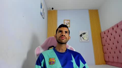 Snapshot of adri_sexboy229 chatting on 10-22-25, 07:19 adri_sexboy229 online show from 10-22-25, 07:19