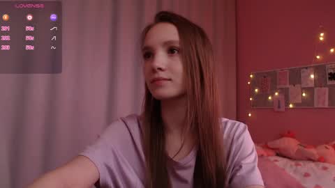 Snapshot of adria_arjona chatting on 05-24-26, 07:35 Eva online show from 05-24-26, 07:35