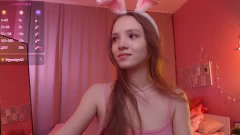 Snapshot of adria_arjona chatting on 06-11-26, 07:50 Eva online show from 06-11-26, 07:50