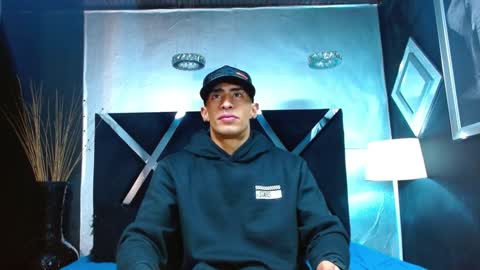 Snapshot of adrian_rae chatting on 01-07-25, 11:37 online show from 01-07-25, 11:37