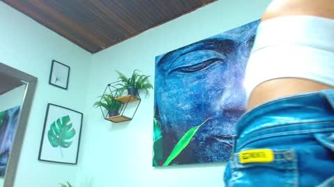 Snapshot of adrian_rae chatting on 01-10-25, 02:45 online show from 01-10-25, 02:45