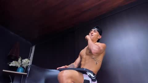 Snapshot of adrian_rae chatting on 01-21-25, 09:36 online show from 01-21-25, 09:36