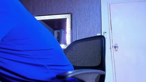 Snapshot of adrian_rae chatting on 01-27-25, 11:43 online show from 01-27-25, 11:43