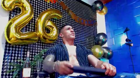 Snapshot of adrian_rae chatting on 11-28-25, 04:42 online show from 11-28-25, 04:42