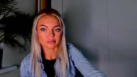 Adriana online show from 09-15-25, 08:42