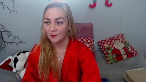 Snapshot of adrianapdes chatting on 12-30-24, 01:58 Adriana Paredes  online show from 12-30-24, 01:58