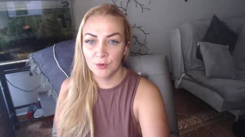 Snapshot of adrianapdes chatting on 01-28-25, 12:43 Adriana Paredes  online show from 01-28-25, 12:43