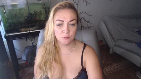 Snapshot of adrianapdes chatting on 03-10-25, 12:37 Adriana Paredes  online show from 03-10-25, 12:37