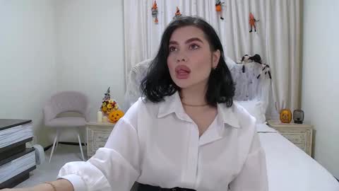 AdrianaTores online show from 10-31-25, 06:58
