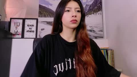 Snapshot of adrianna5_ chatting on 06-07-26, 09:46 Adriana online show from 06-07-26, 09:46
