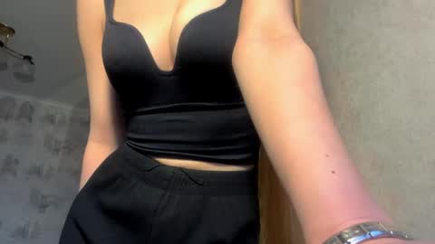 Caroline online show from 04-10-26, 02:33
