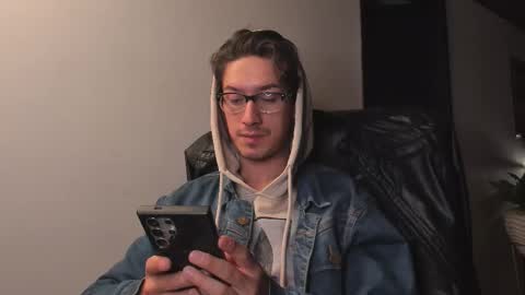 Snapshot of adrianwilliams_ chatting on 01-10-26, 02:24 Adrian Williams online show from 01-10-26, 02:24