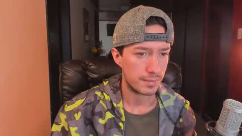 Snapshot of adrianwilliams_ chatting on 01-11-26, 08:14 Adrian Williams online show from 01-11-26, 08:14