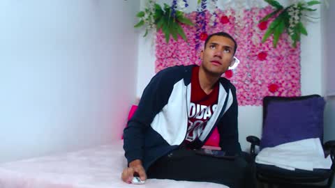 Snapshot of adriel_and_risitos_ chatting on 10-19-25, 09:15 adriel_and_risitos_ online show from 10-19-25, 09:15