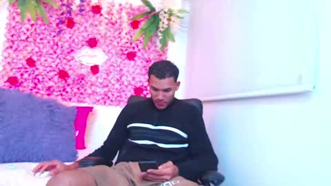 Snapshot of adriel_and_risitos_ chatting on 10-28-25, 03:21 adriel_and_risitos_ online show from 10-28-25, 03:21