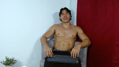 Snapshot of adriel_escalante chatting on 09-21-25, 03:19 adriel_escalante online show from 09-21-25, 03:19