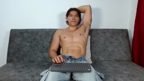 Snapshot of adriel_escalante chatting on 10-23-25, 02:11 adriel_escalante online show from 10-23-25, 02:11