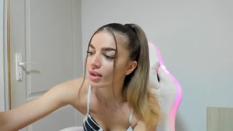 adventurina online show from 11-23-25, 12:16