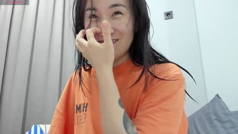 Snapshot of ae_nie chatting on 02-07-25, 01:22 Aenie online show from 02-07-25, 01:22