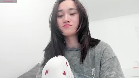 Snapshot of ae_nie chatting on 03-11-25, 08:20 Aenie online show from 03-11-25, 08:20