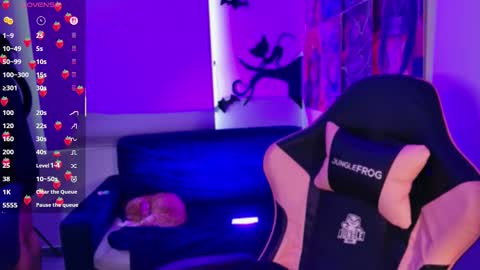 Arieyara online show from 12-17-25, 01:06