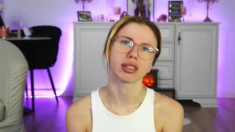 Snapshot of aelia_anara chatting on 10-28-25, 05:55 Aelia online show from 10-28-25, 05:55