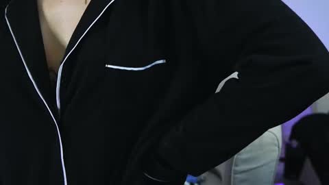 Snapshot of aelia_anara chatting on 11-17-25, 05:02 Aelia online show from 11-17-25, 05:02