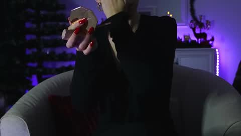 Snapshot of aelia_anara chatting on 11-22-25, 05:17 Aelia online show from 11-22-25, 05:17