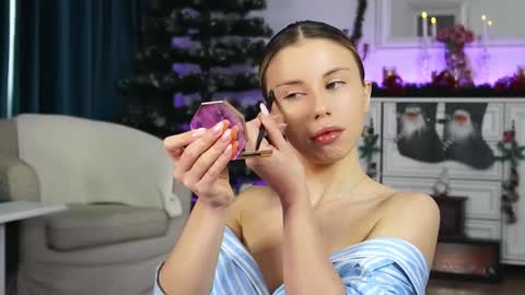 Snapshot of aelia_anara chatting on 12-18-25, 06:30 Aelia online show from 12-18-25, 06:30