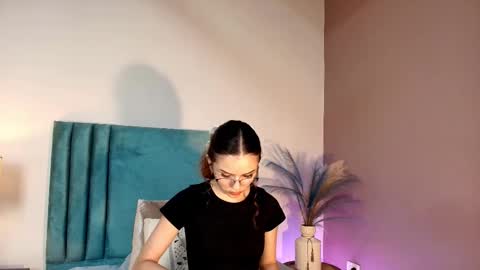 Snapshot of aelinduvalier chatting on 11-08-25, 06:29 aelinduvalier online show from 11-08-25, 06:29