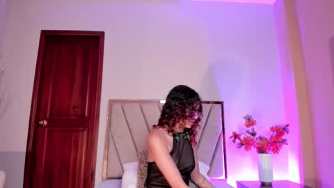 Snapshot of aelinduvalier chatting on 11-21-25, 01:04 aelinduvalier online show from 11-21-25, 01:04