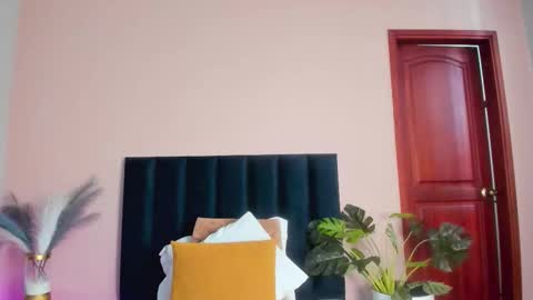 Snapshot of aelinduvalier chatting on 12-16-25, 06:35 aelinduvalier online show from 12-16-25, 06:35