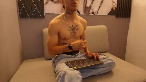 Snapshot of aethon_noir chatting on 11-08-25, 02:06 AETHON online show from 11-08-25, 02:06