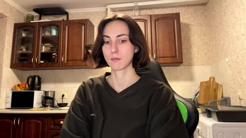 Snapshot of aevra chatting on 12-25-24, 12:48 vegans taste better online show from 12-25-24, 12:48