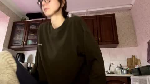 Snapshot of aevra chatting on 12-30-24, 03:13 vegans taste better online show from 12-30-24, 03:13