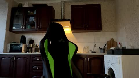 Snapshot of aevra chatting on 03-02-25, 04:21 vegans taste better online show from 03-02-25, 04:21