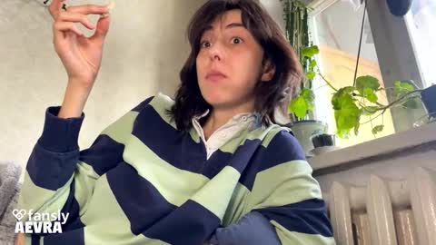 Snapshot of aevra chatting on 10-15-25, 05:40 vegans taste better online show from 10-15-25, 05:40