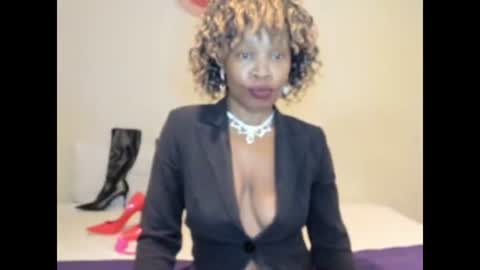 Snapshot of aficangagqueen chatting on 05-18-26, 04:07 AfricanSquirtQueen online show from 05-18-26, 04:07