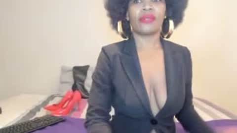 Snapshot of aficangagqueen chatting on 06-17-26, 07:11 AfricanSquirtQueen online show from 06-17-26, 07:11