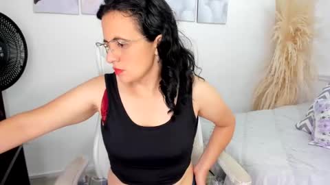 Snapshot of africa_holmes chatting on 02-09-25, 01:55 Africa  online show from 02-09-25, 01:55