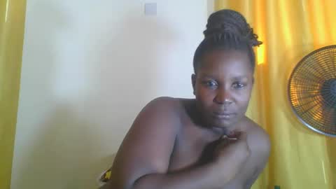 Snapshot of africanbeauty4 chatting on 10-26-25, 11:05 ELIZABETH online show from 10-26-25, 11:05